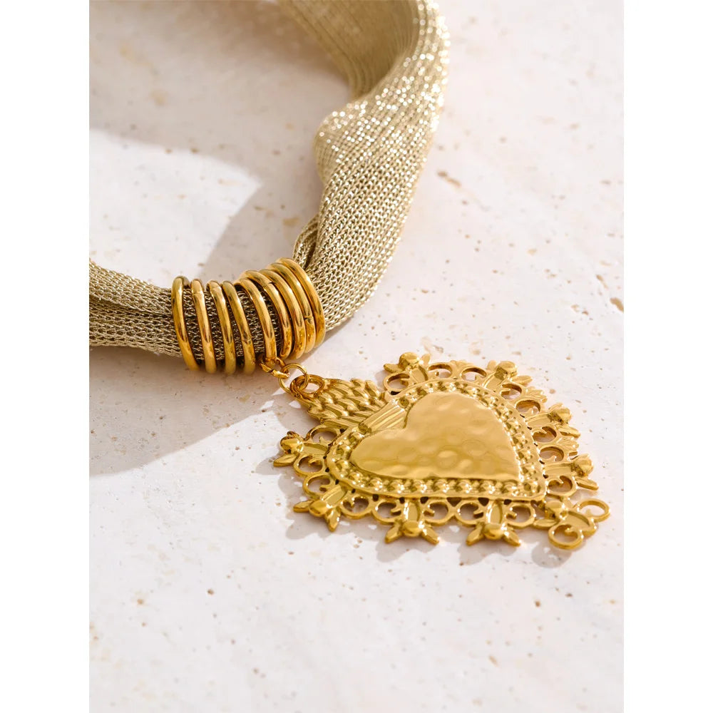 Gilded Heart Mesh Choker heart pendant detail