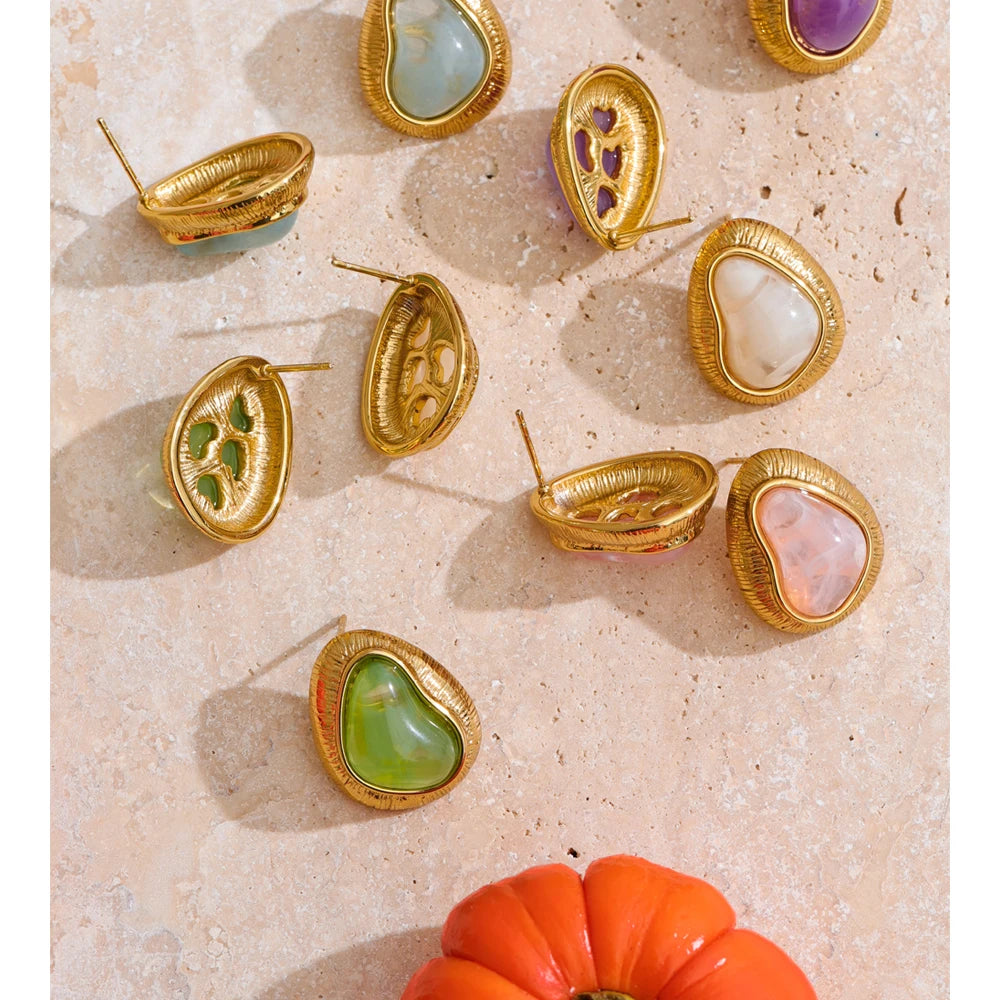 Sorbet Studs scattered