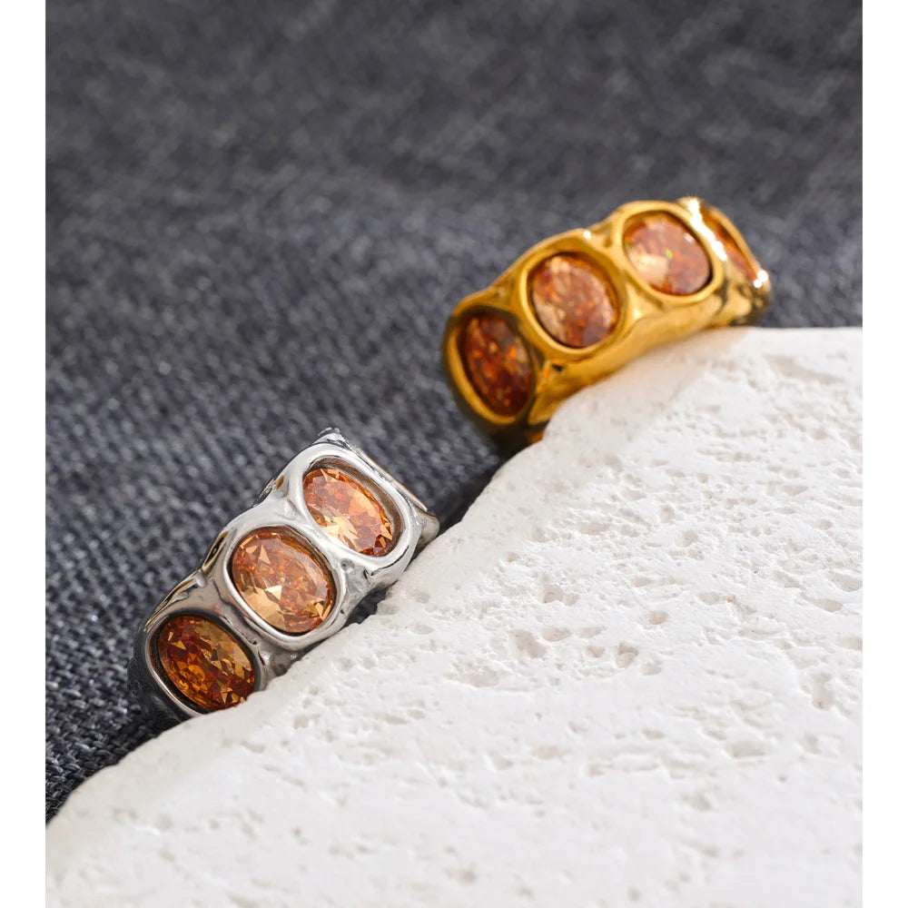 Champagne Trio Ring detail