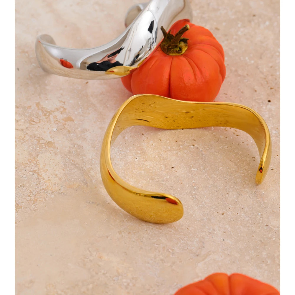 Sculpted Cuff